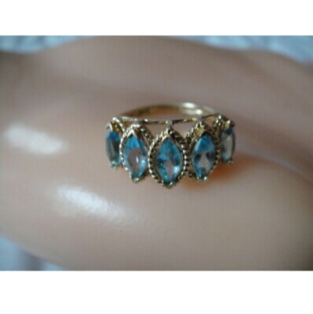 ESTATE 10K YELLOW GOLD MARQUISE BLUE TOPAZ RING ÷